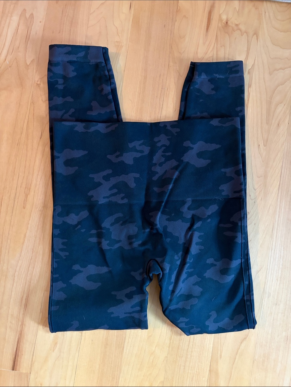SPANX Black and Dark Gray Camo Leggings